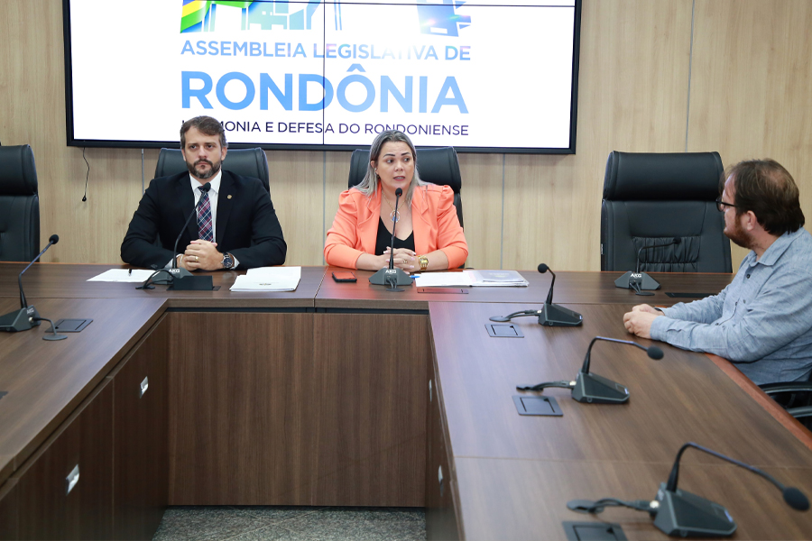 Cláudia de Jesus revela preocupação com situação atual e futuro da Caerd - News Rondônia
