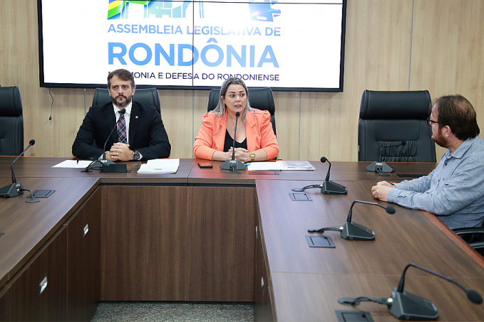 Cláudia de Jesus revela preocupação com situação atual e futuro da Caerd - News Rondônia