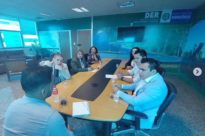 Vereador Edimilson Dourado tem reunião no DER para verificar andamento de serviços do Tchau Poeira - News Rondônia