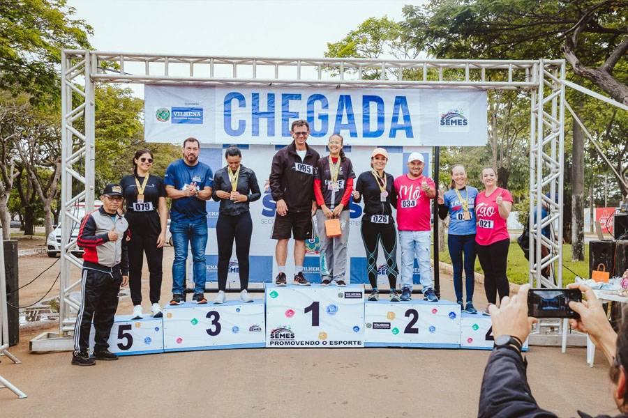 Corrida dos Namorados: em manhã gelada, mais de 70 participam e doam alimentos para instituições não governamentais - News Rondônia