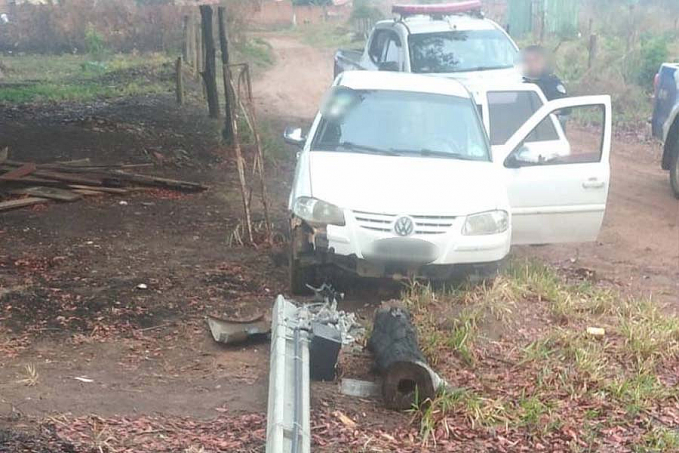 Ladrões confundem casa de empresário, deixam mulher amarrada e batem carro roubado durante a fuga, em Vilhena - News Rondônia
