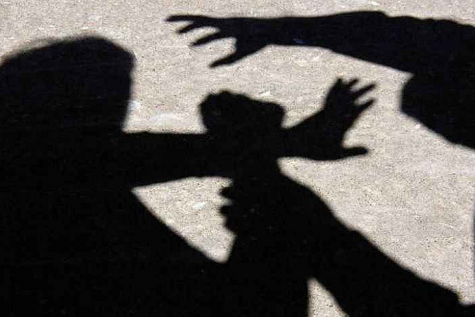 REVOLTADO - Homem agride esposa com bebê no colo após ser mandado comprar leite - News Rondônia