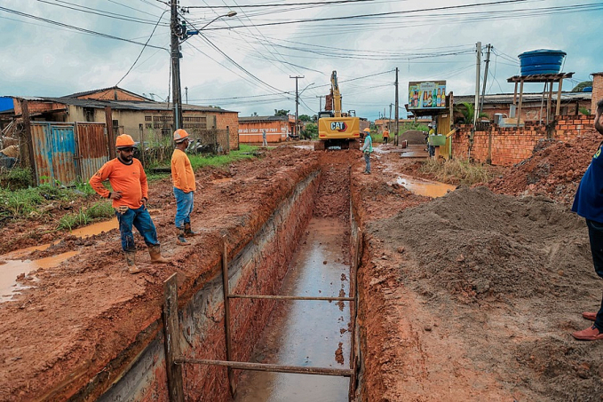 Construção da rede de drenagem é iniciada na rua Capão Canoa - News Rondônia