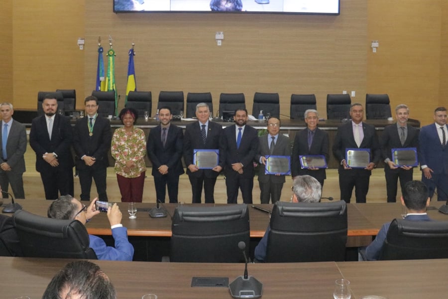 Laerte Gomes concede homenagens a autoridades e personalidades de Rondônia em solenidade na ALE - News Rondônia