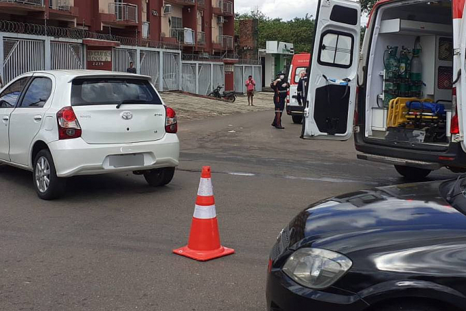 Voyage capota após colisão com Etios no centro de Porto Velho - News Rondônia