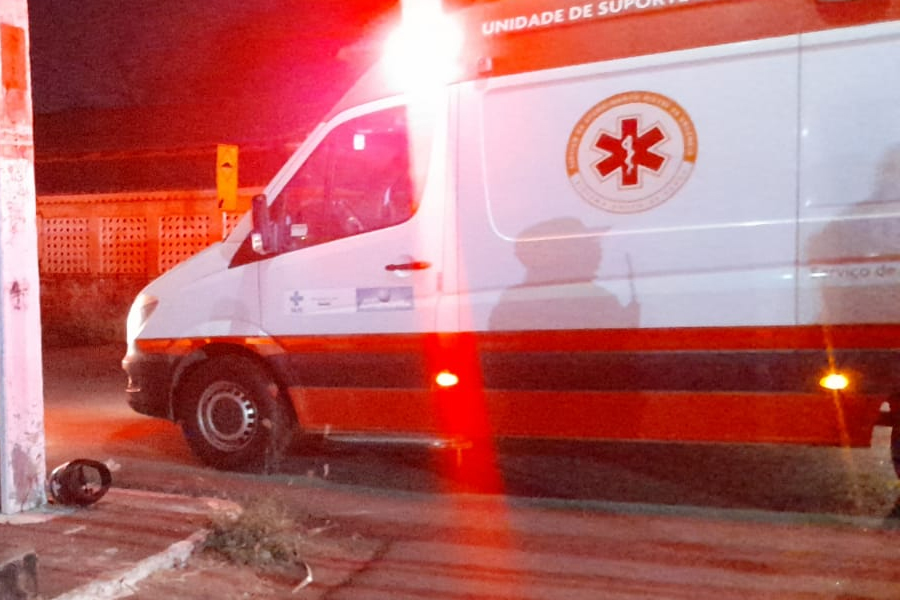 NO CENTRO: Carro invade preferencial e causa acidente com motociclista em Porto Velho - News Rondônia