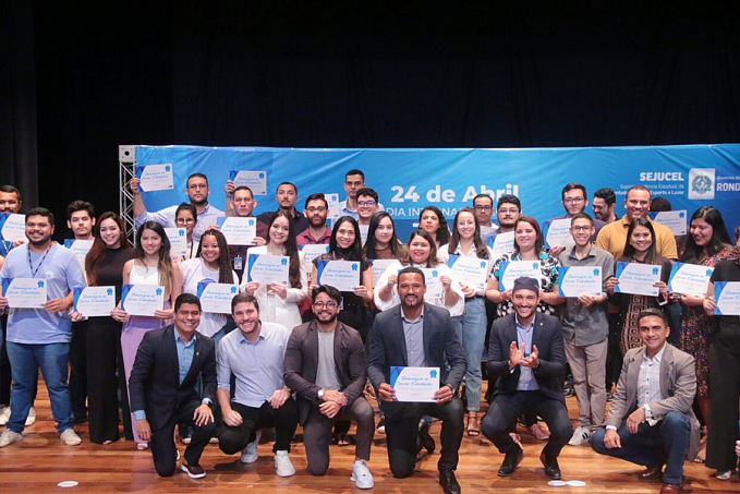 No dia do Jovem Trabalhador, homenagens são feitas a empreendedores e estudantes no Teatro Guaporé - News Rondônia