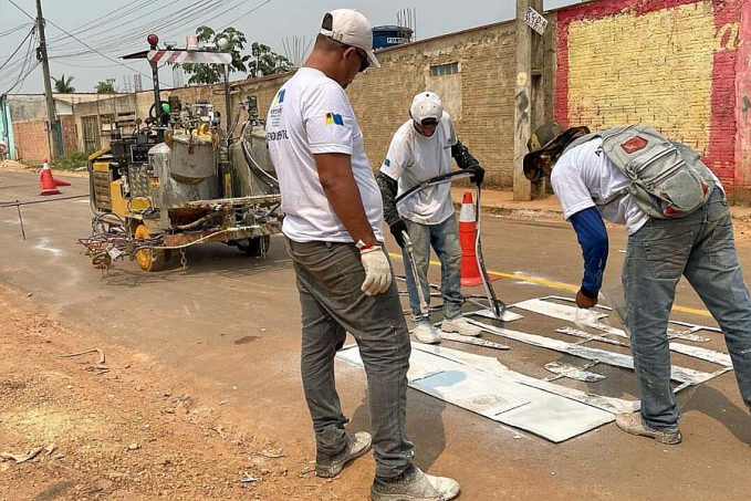 Semtran atende pedido de providencias do vereador Márcio Pacele e realiza sinalização no Rosalina de Carvalho - News Rondônia