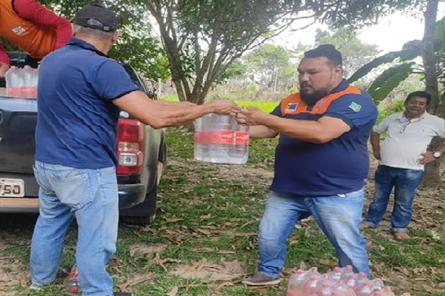 Mais comunidades ribeirinhas são atendidas com água mineral e hipoclorito de sódio - News Rondônia