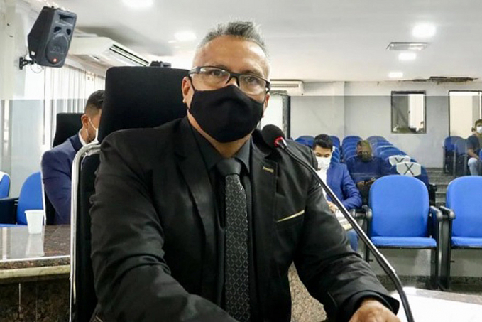 Vereador Valtinho Canuto tem pedido atendido pela SEMOB para serviço de tapa buracos na rua Rio Machado - News Rondônia