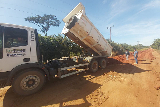 Associação Aeroporto é atendida com cascalhamento e patrolamento pela Semosp - News Rondônia
