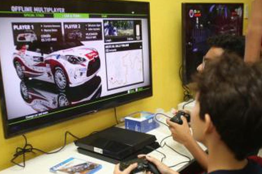 Excesso de telas entre jovens pode causar dores na coluna e puberdade - News Rondônia