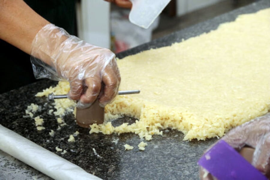 Mãe e filha empreendem juntas na agroindústria de cocadas com apoio do Governo de Rondônia - News Rondônia