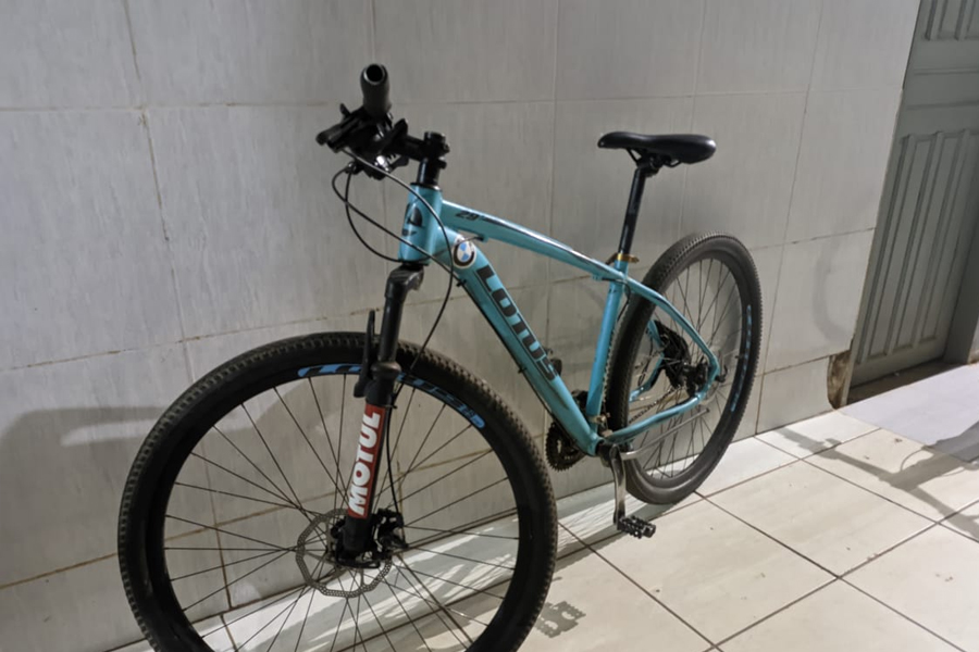 CAIU A CORRENTE: Dupla é detida empurrando bike roubada na zona sul de Porto Velho - News Rondônia