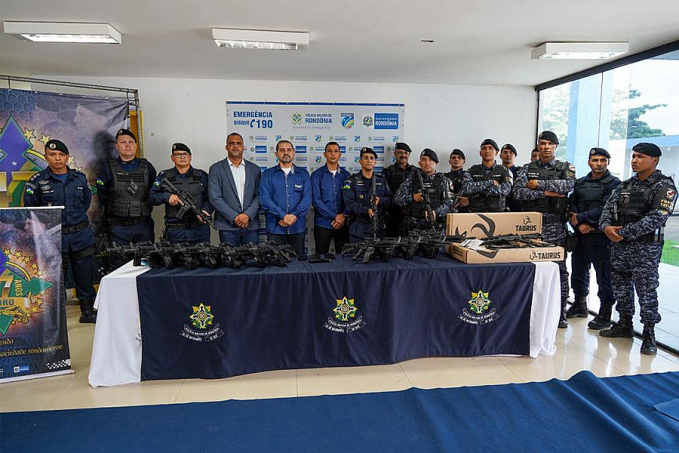 Deputado Alex Silva entrega armamentos para a Polícia Militar de Rondônia - News Rondônia