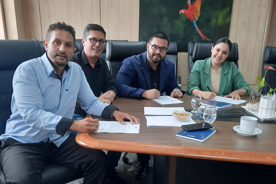 Mais aprovados em concurso público são empossados - News Rondônia