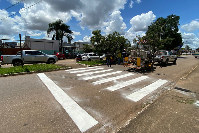 Semtran revitaliza faixa de pedestres atendendo pedido do vereador Edimilson Dourado - News Rondônia