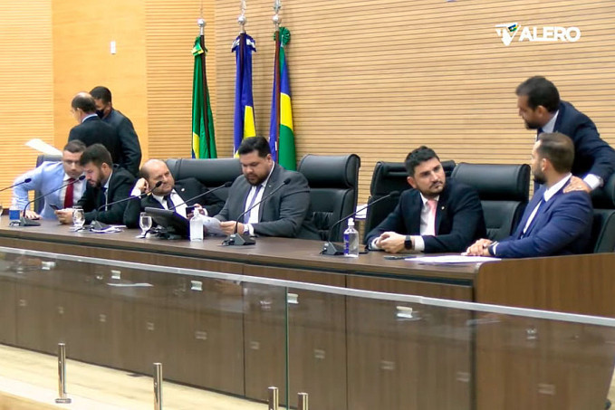 Sessão da ALE-RO inicia sem intérprete de Libras e deputado adverte secretaria - News Rondônia
