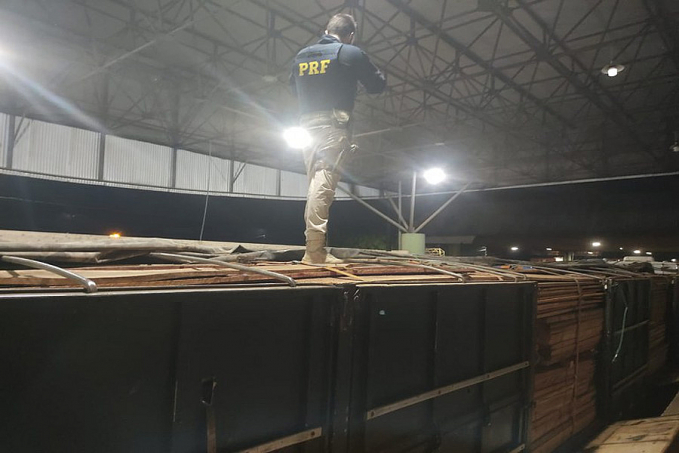 Em Vilhena, PRF identifica transportes irregulares de madeira - News Rondônia