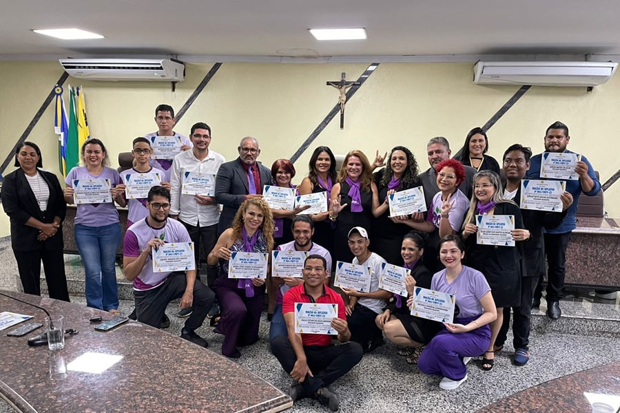 Vereador Everaldo Fogaça homenageia Açai com Libras com Moção de Aplausos - News Rondônia