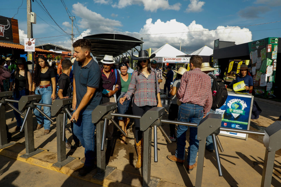 Com 107 mil visitantes, Rondônia Rural Show fecha 3° dia com volume de negócios, chegando a marca dos dois bilhões de reais - News Rondônia