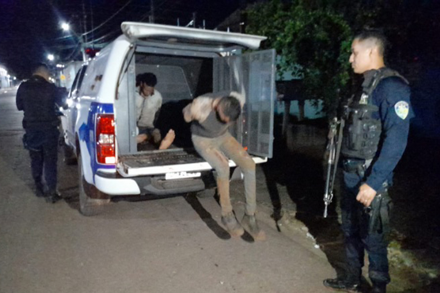 CAÍRAM - Dupla com pistola falsa sofre queda de moto durante fuga da PM - News Rondônia