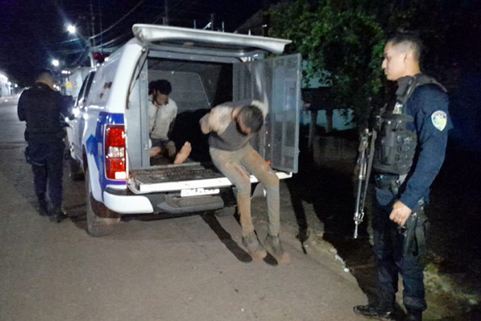 CAÍRAM - Dupla com pistola falsa sofre queda de moto durante fuga da PM - News Rondônia
