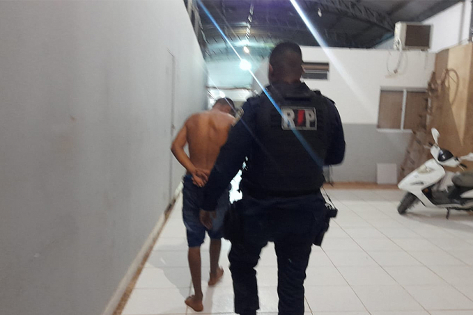 Homem tenta assaltar motorista de aplicativo e acaba sendo surrado pela população - News Rondônia