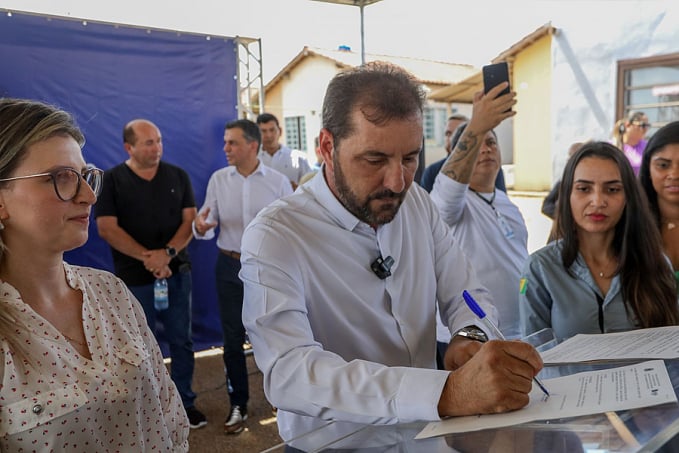 Hildon Chaves assina ordem de serviço para construção de escola no Cristal da Calama - News Rondônia