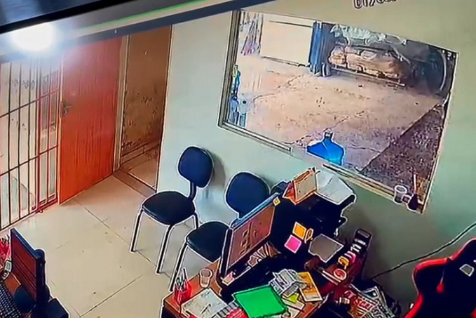 Dupla invade loja de cimentos e rouba R$7 mil reais na zona leste - News Rondônia