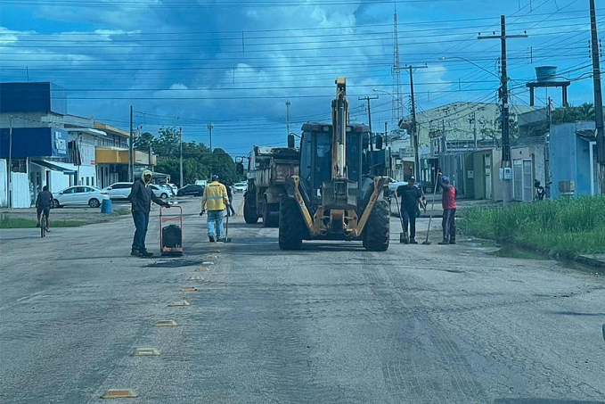 Vereador Raí Ferreira tem pedido atendido para serviço de tapa buraco na Rua Rafael Vaz e Silva - News Rondônia
