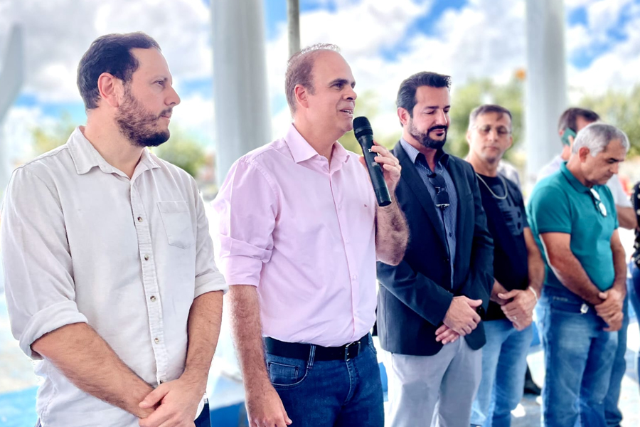 Deputado estadual Alan Queiroz realiza entrega de ambulância semi UTI em Vilhena, Rondônia - News Rondônia