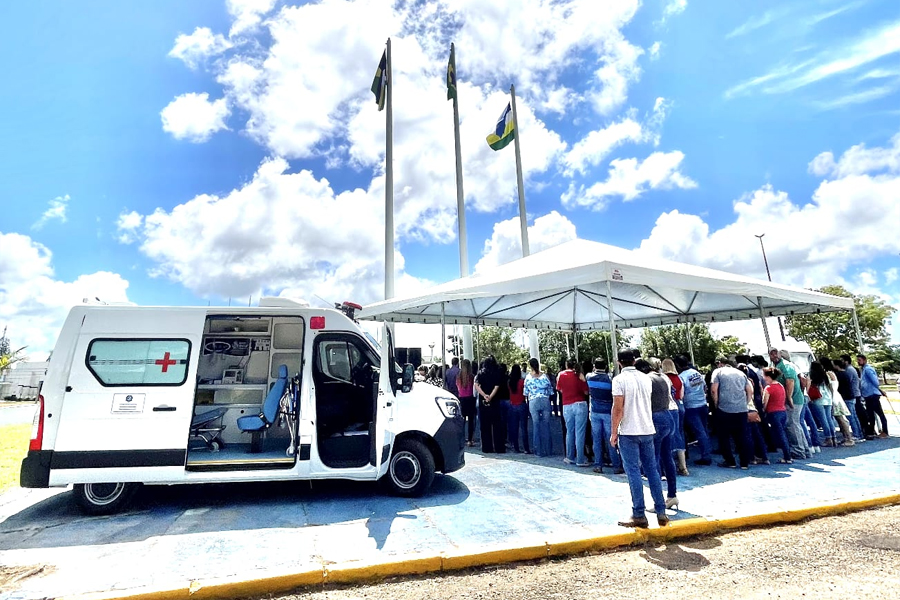 Deputado estadual Alan Queiroz realiza entrega de ambulância semi UTI em Vilhena, Rondônia - News Rondônia