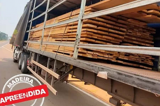 Polícia apreende madeira transportada com divergência na documentação prevista em lei em Vilhena - News Rondônia
