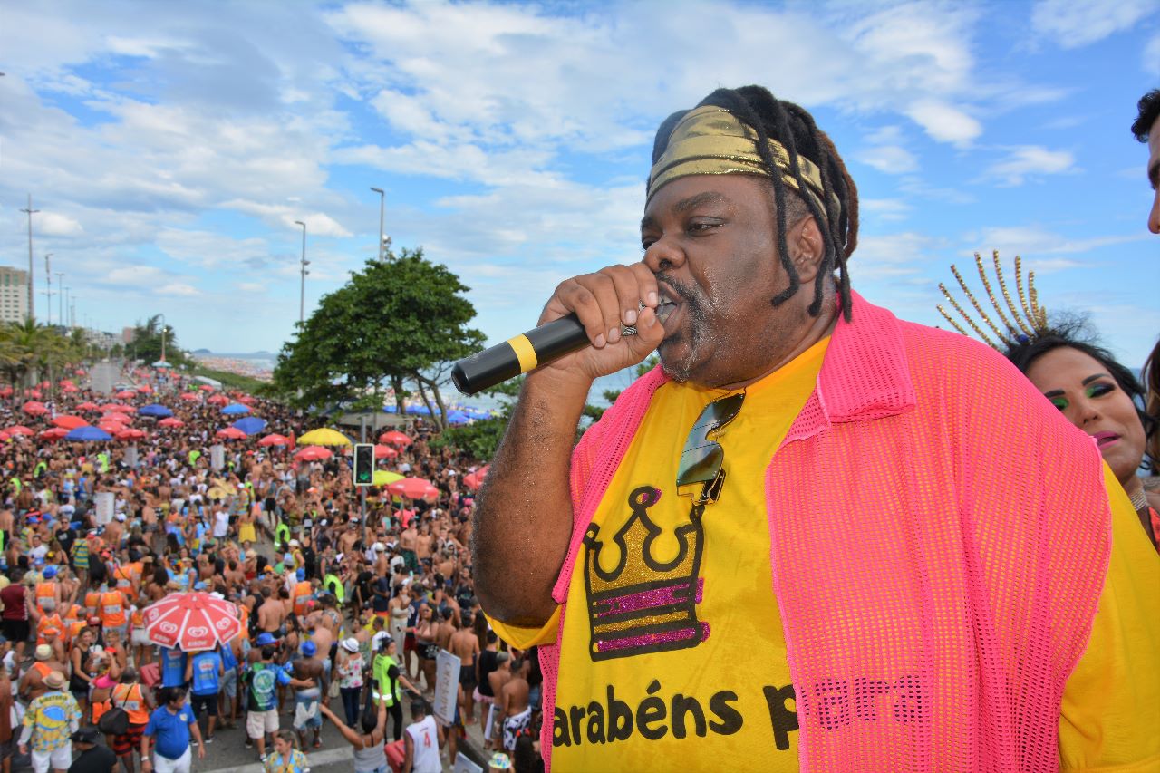 Bateria do Império Serrano faz esquenta pro carnaval na Barra da Tijuca - News Rondônia