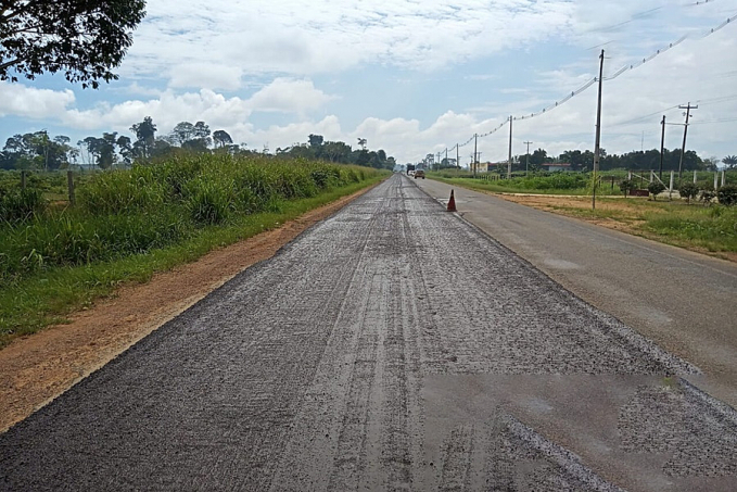 DER avança com obras de microrrevestimento na RO-133 no Vale do Anari - News Rondônia