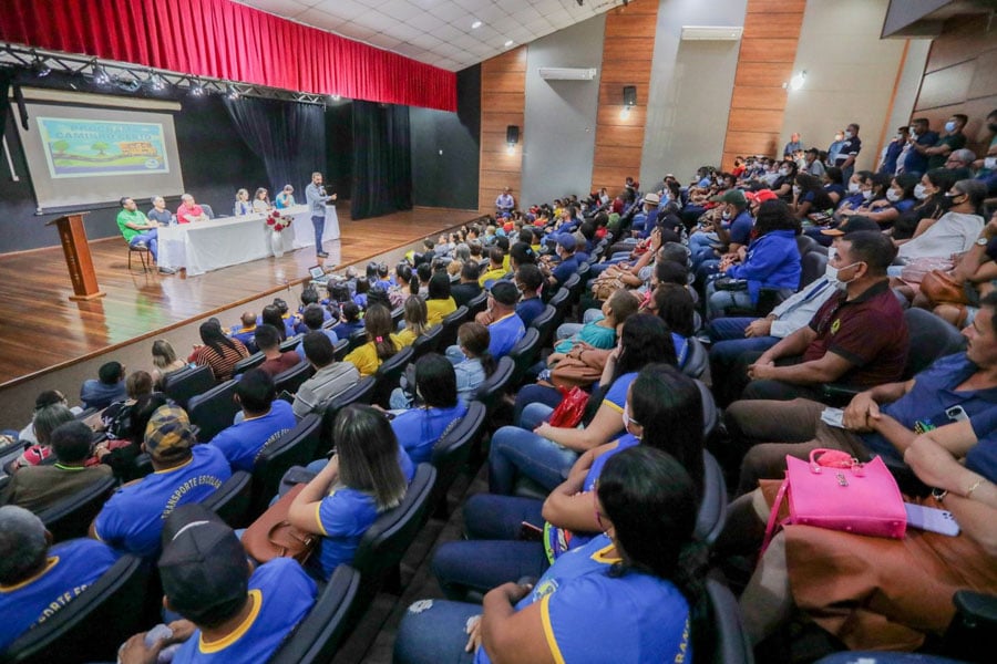 Prefeitura lança programa Caminho Certo e reajusta salário de motoristas e monitores do transporte escolar - News Rondônia