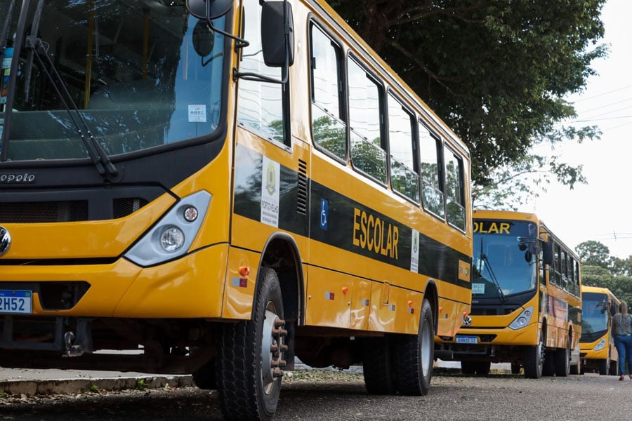 Prefeitura lança programa Caminho Certo e reajusta salário de motoristas e monitores do transporte escolar - News Rondônia
