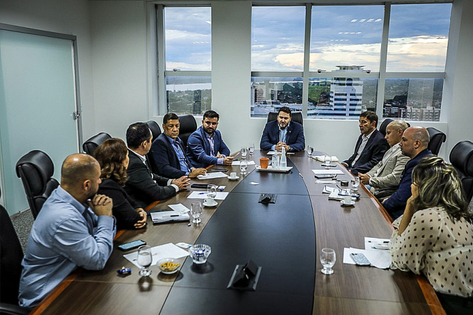 Presidente Alex Redano se reúne com empresários que pretendem investir em Rondônia - News Rondônia