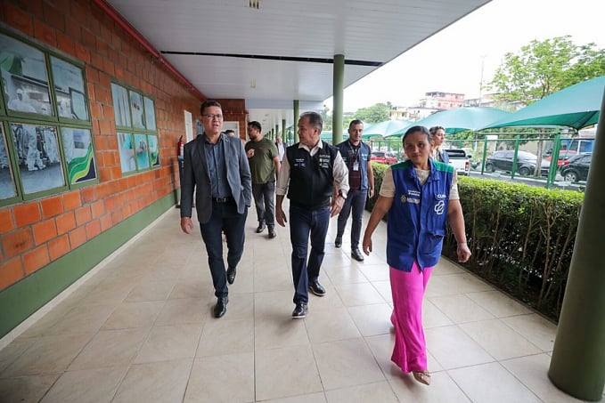 Governador Marcos Rocha acompanha projetos de destaques na área da saúde durante visita ao Governo do Amazonas - News Rondônia