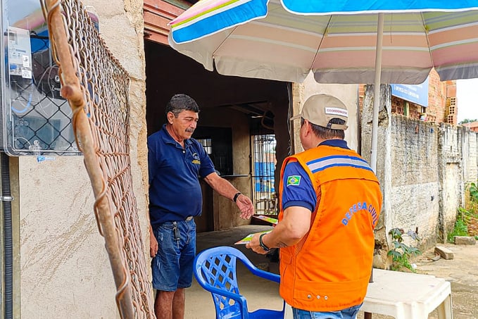 Defesa Civil Municipal distribui orientações a moradores em áreas de risco de enchentes - News Rondônia