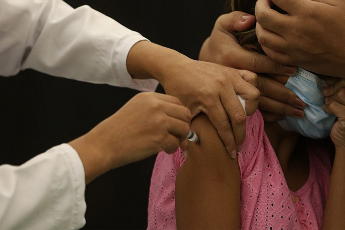 Lote de 754 mil doses da CoronaVac vai reforçar vacinação de crianças - News Rondônia