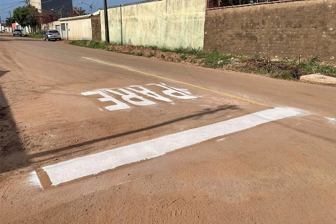 Semtran atende pedido do vereador Márcio Pacele e realiza sinalização de trânsito em ruas do bairro Igarapé - News Rondônia