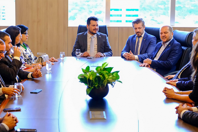 Comitiva de defensores públicos realiza visita à presidência da ALE - News Rondônia