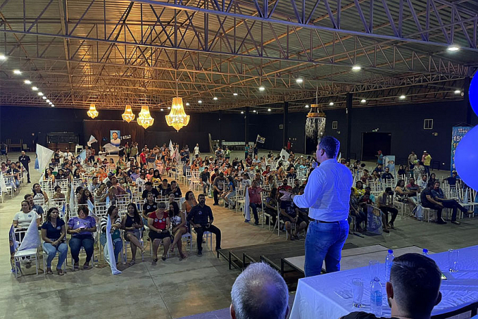 Sérgio Gonçalves, candidato a vice-governador, participa de reunião com centenas pessoas, em Rolim de Moura - News Rondônia