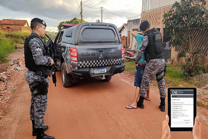 Reforço policial em Cacoal resulta na apreensão de dois foragidos da justiça - News Rondônia