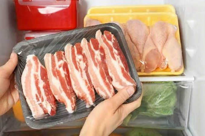Mulher vai para almoço de natal com o filho e tem casa saqueada em Vilhena; idosa é suspeita de ter furtado 10 kg de carnes - News Rondônia
