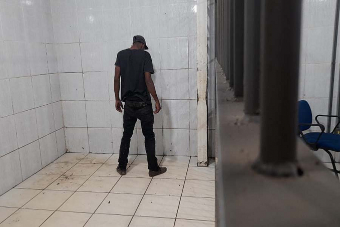 REVOLTADOS - Suspeito de roubo é preso após ser perseguido por 30 pessoas na zona leste - News Rondônia