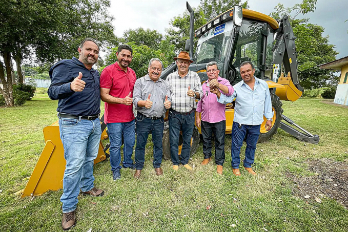INFRAESTRUTURA  Márcio Pacele celebra entrega de maquinários em distritos da capital - News Rondônia