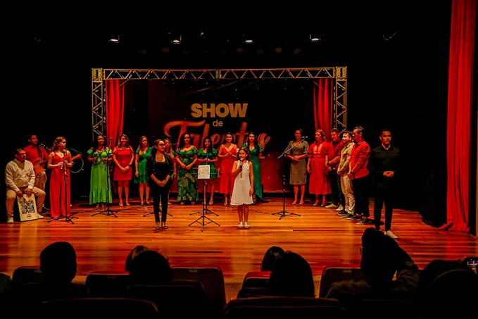 Servidores da Seduc participam de apresentações artísticas durante Show de Talentos, no Teatro Guaporé - News Rondônia